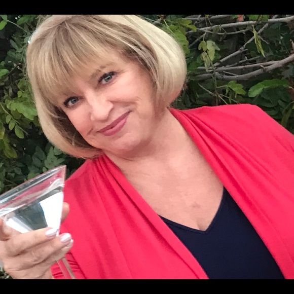 Meet your Posher, Dee dee - Picture 3 of 4